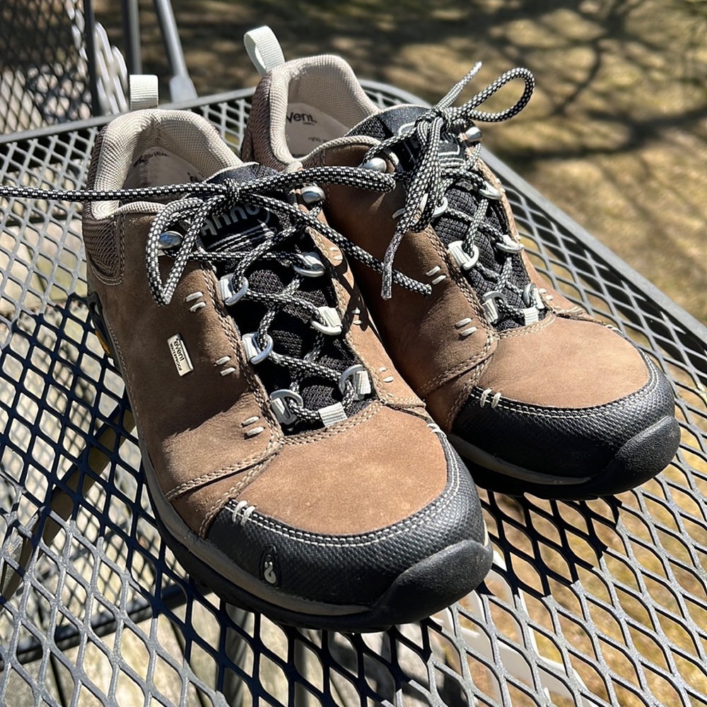 Ahnu Montara II Leather Waterproof Hiking Shoes Brown Women's Size 7.5